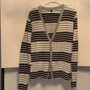 Divided button sweater